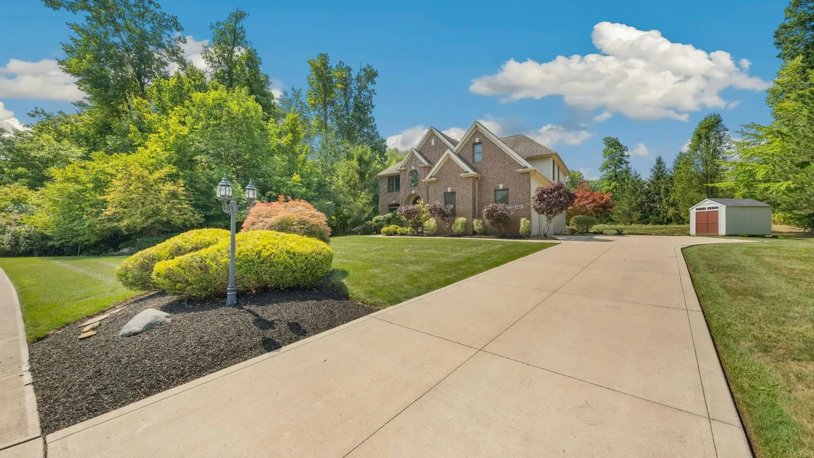 Curved concrete driveway completed by B&R Services near Louisville, Kentucky